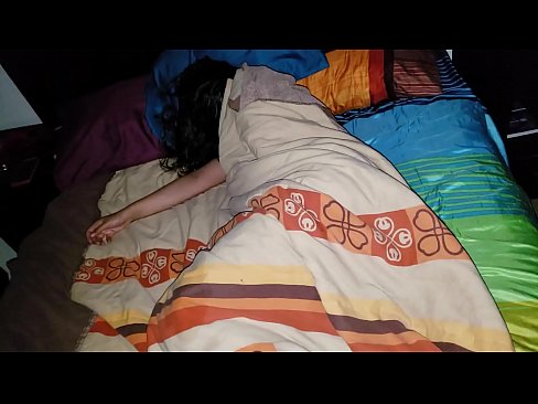 ❤️ Pinupunasan ng stepson ang kanyang batang madrasta habang natutulog ito. ☑ Homemade porn sa tl.sexeey.ru ❌
